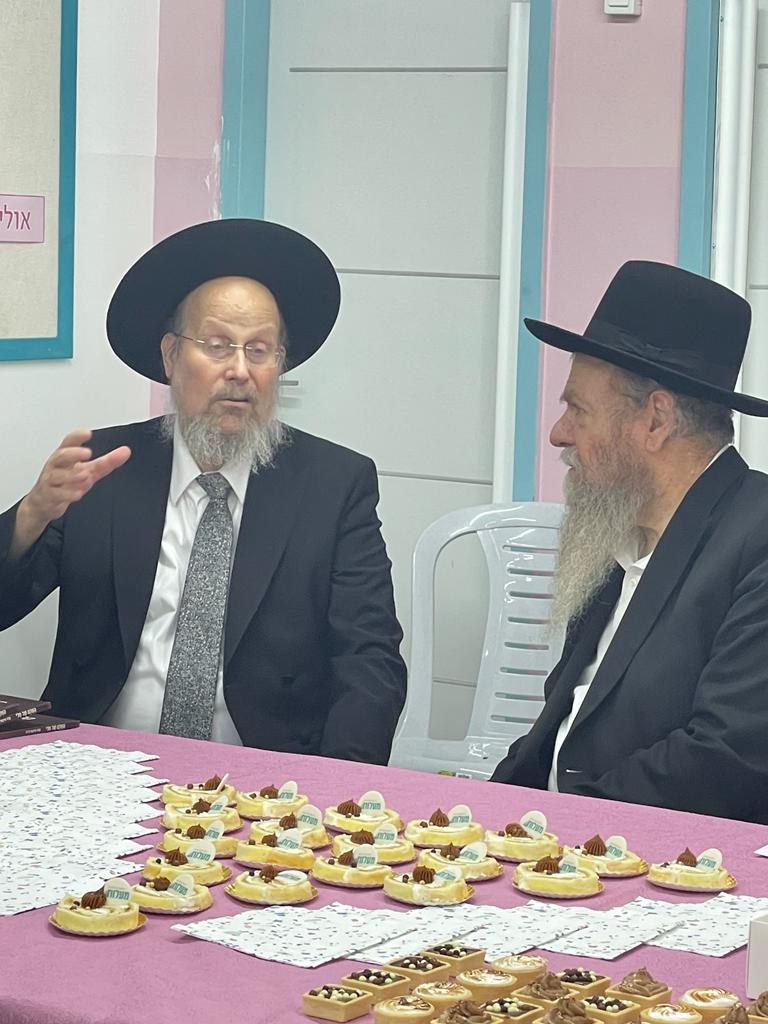טקס קביעת מזוזה בבית ספר מעלות בבני ברק